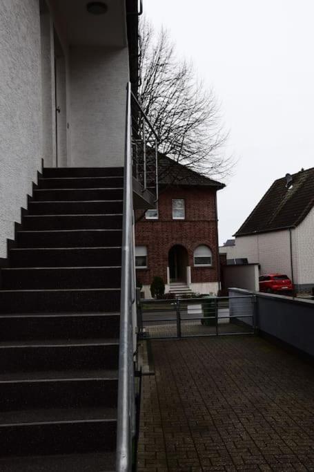 Maisonette Wohnung Mit Dachterrasse - Keine Vermietung An Monteure Duren Exterior photo